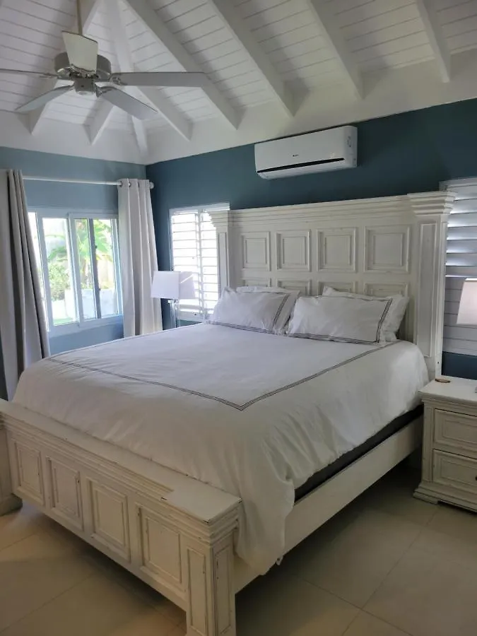 Breathtaking Villa At The Crest Richmond